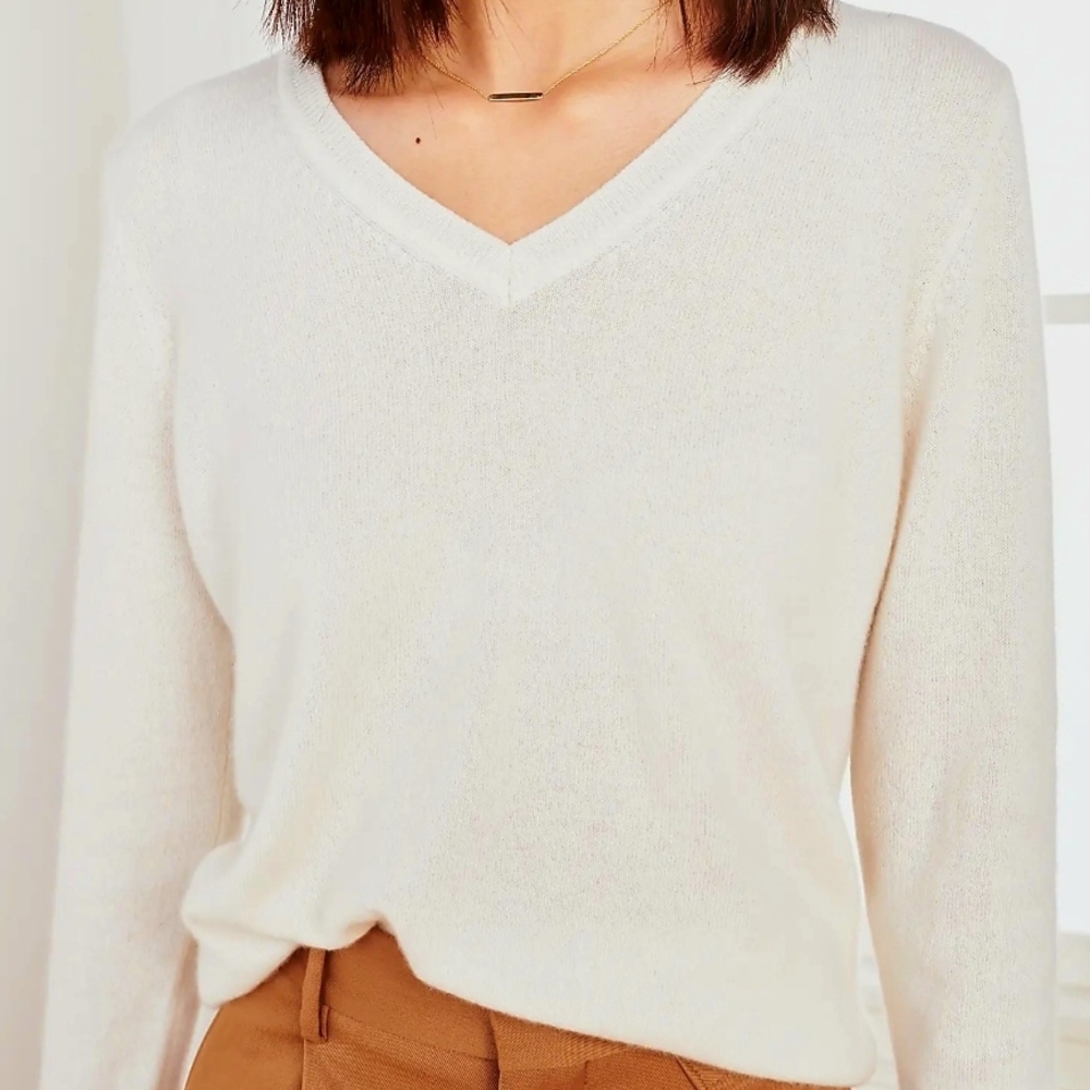 Quince Mongolian Cashmere V-Neck Sweater - Picture 2 of 8